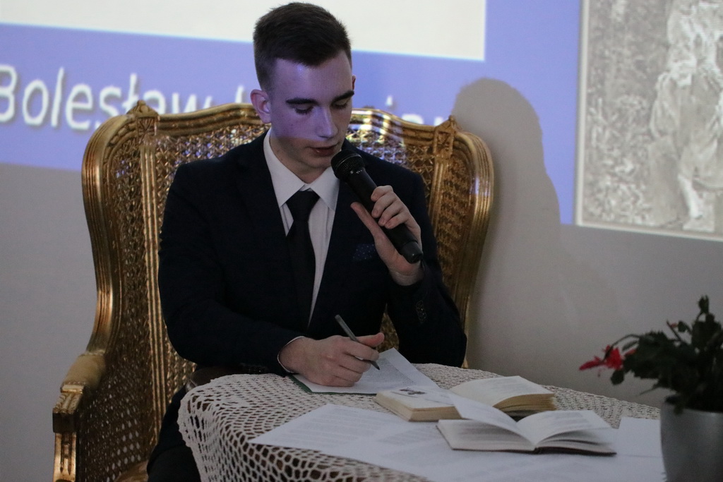 Zdjęcie swiatowy_dzien_poezji_2023_0121037f62-f5d7-4301-9089-b68a1d3bb45d.jpg w galerii Światowy Dzień Poezji